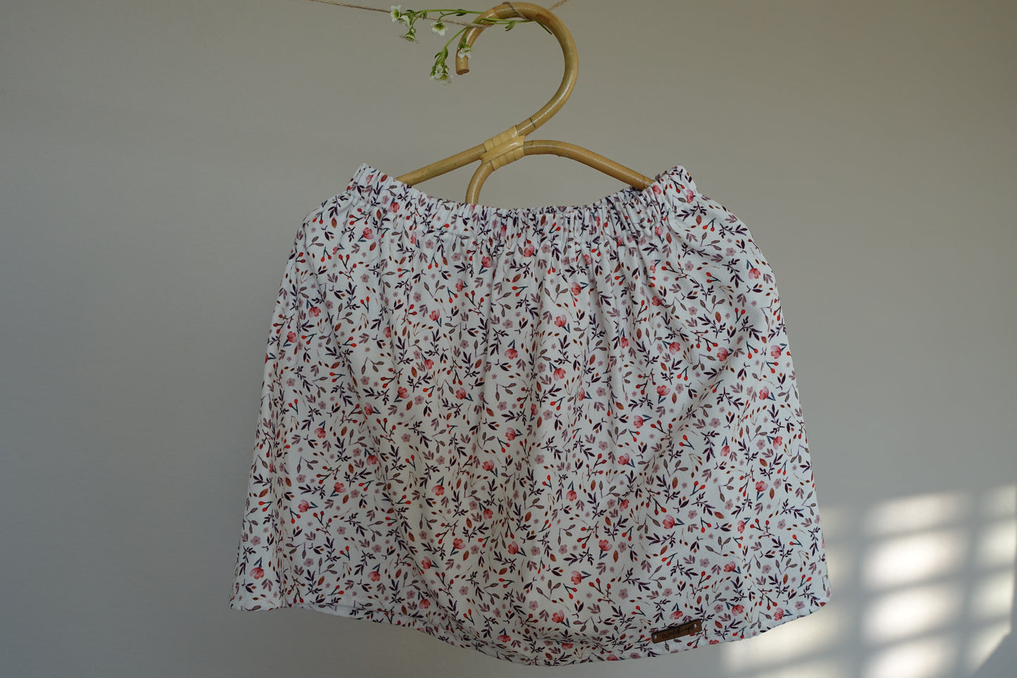 Schmal geschnittener Viskoserock mit romantischem Blumenmuster