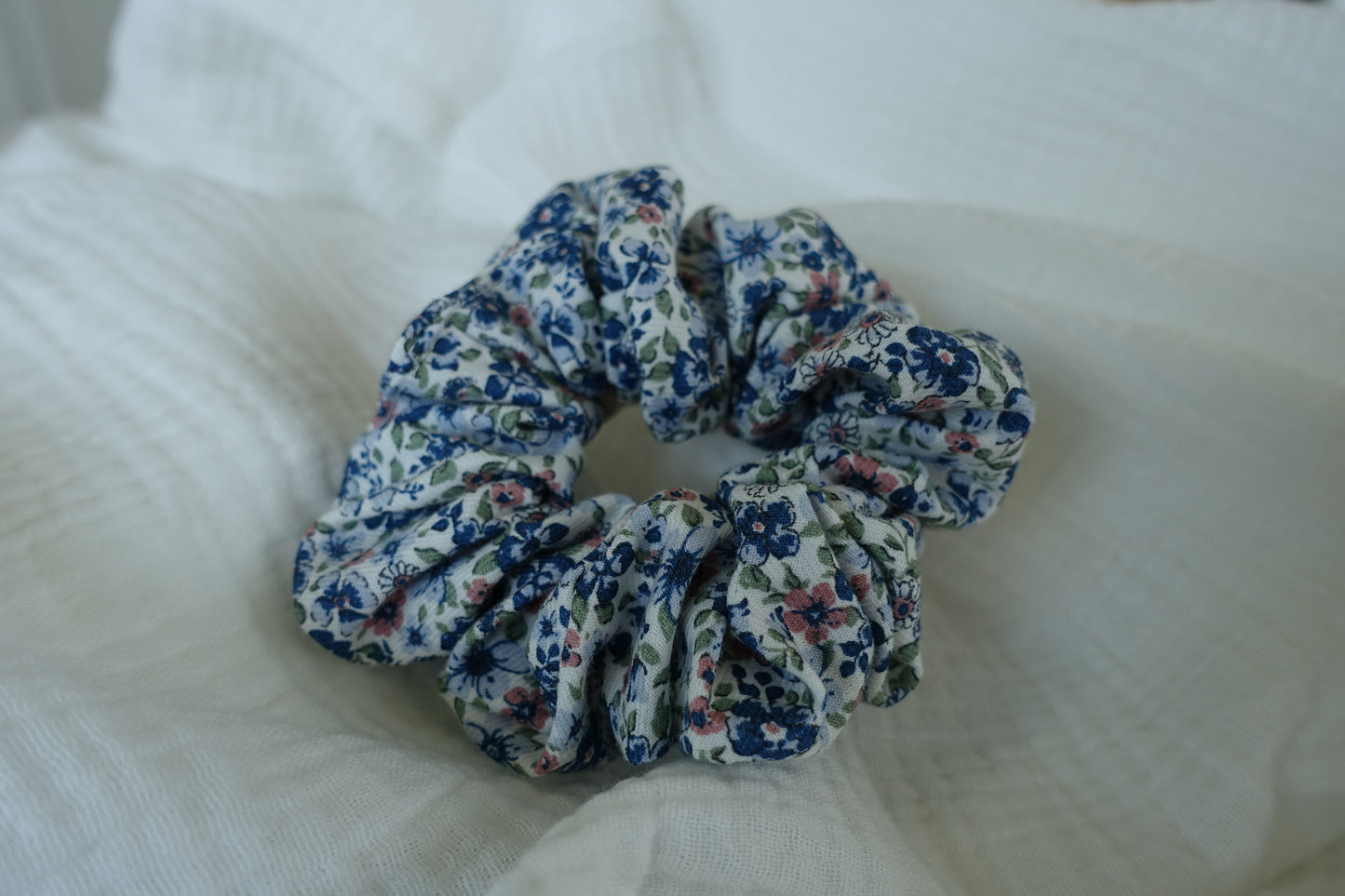 Scrunchie blaue Blumenwiese