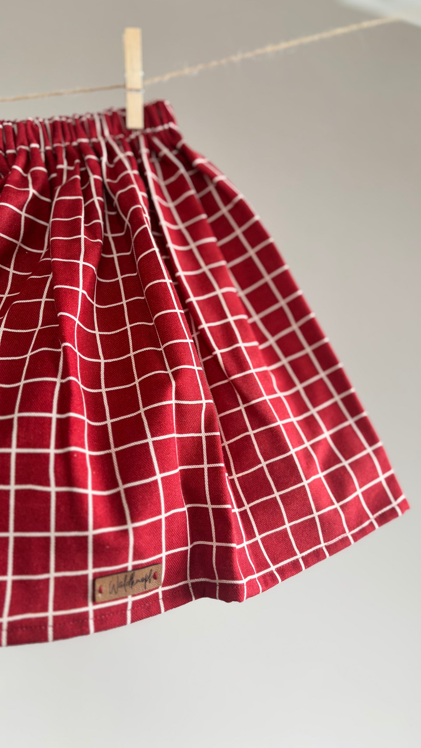 Viskose-Rock rote Karos