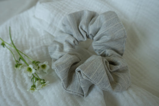 Scrunchie grau Nadelstreif‘